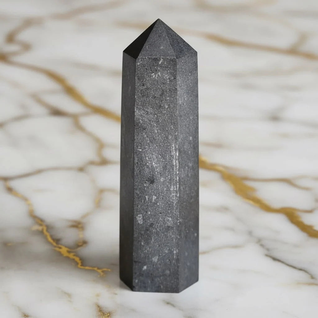Shungit Obelisk – Schutz, Erdung & kraftvolle Energie