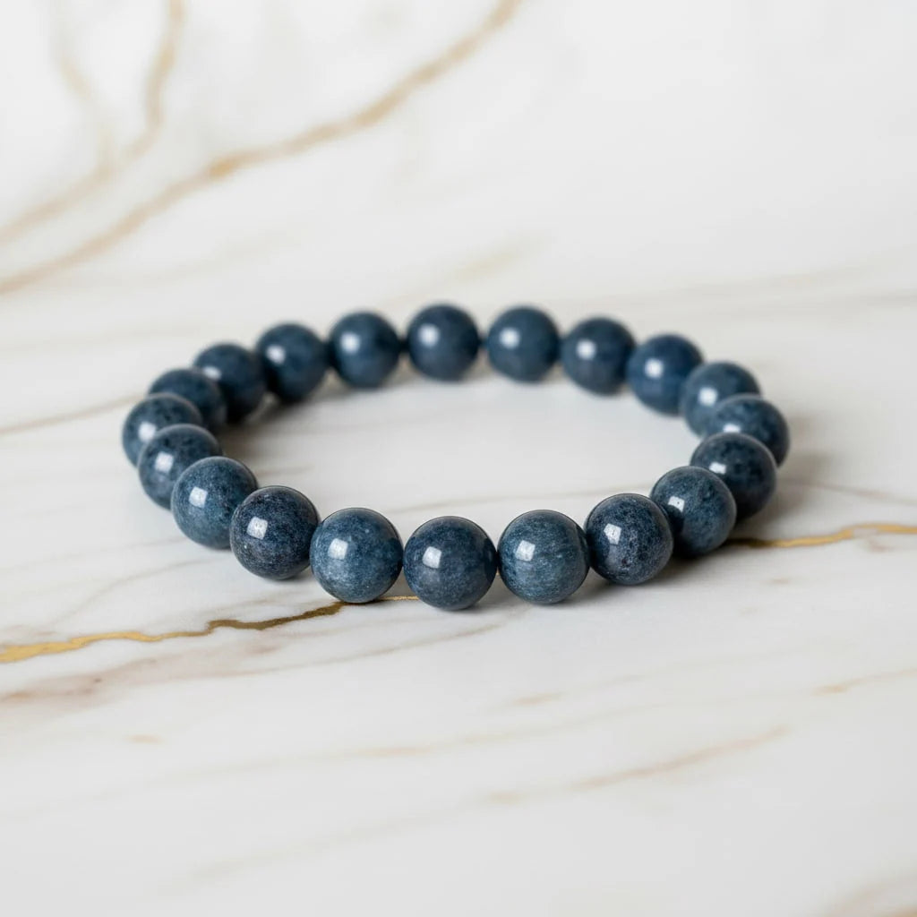 Cyanit Schmuck – Stil, Schutz & energetische Klarheit