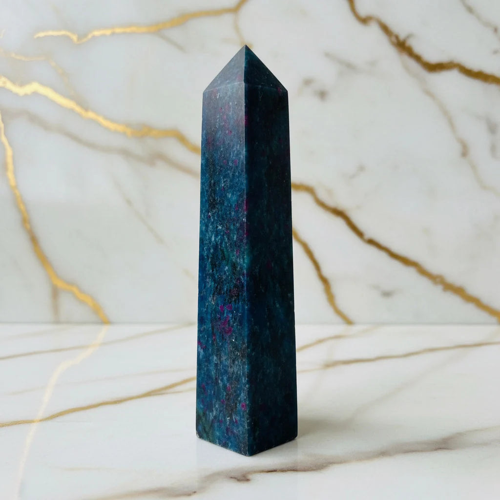 Cyanit Obelisk – Schutz, Klarheit & spirituelle Energie