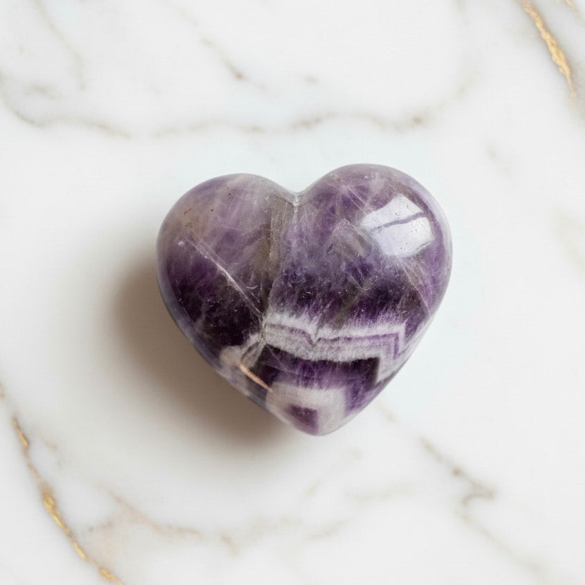 Amethyst Herz – Kristallenergie für Mindset, Achtsamkeit & Selbstliebe