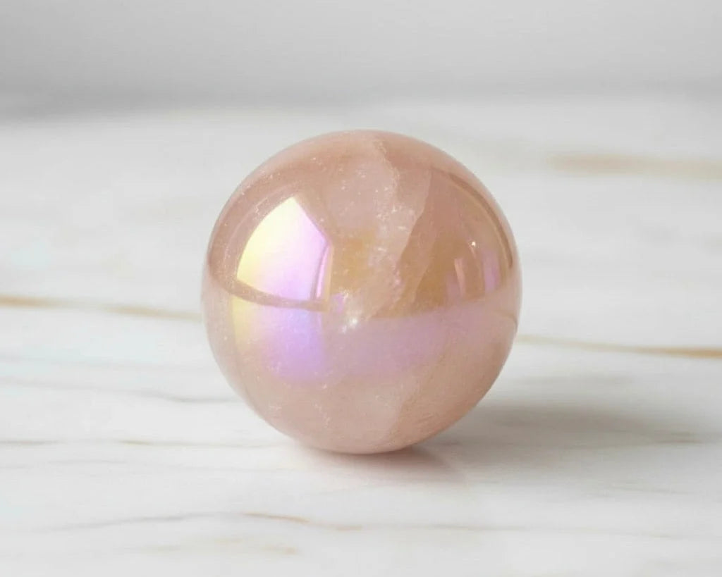 Kristalle richtig pflegen: Fehler vermeiden für Amethyst, Rosenquarz & Co.