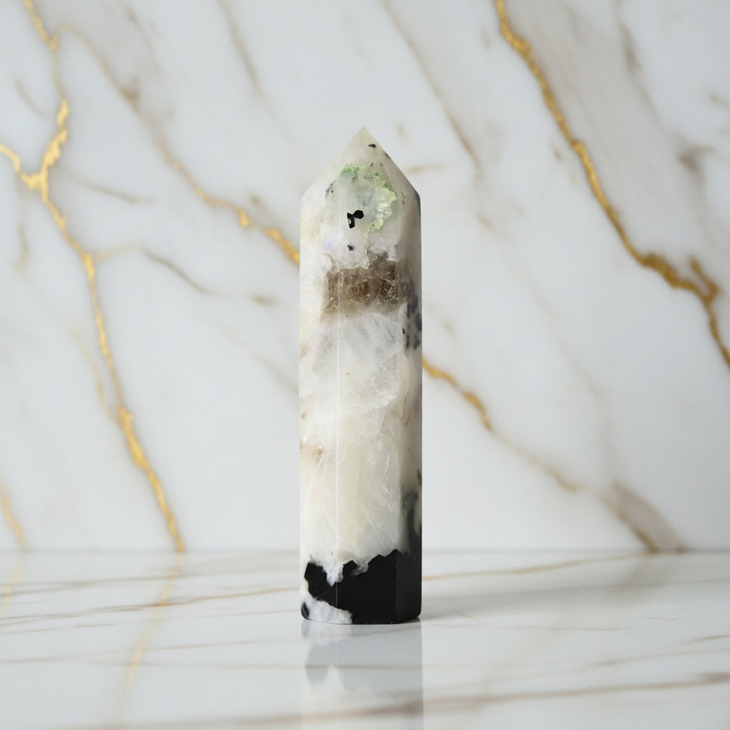 Mondstein Obelisk – Harmonie & Klarheit CrystalScents