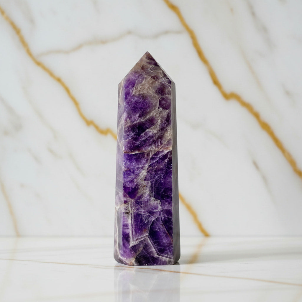 Amethyst Obelisk – Eleganz, Fokus & Harmonie CrystalScents