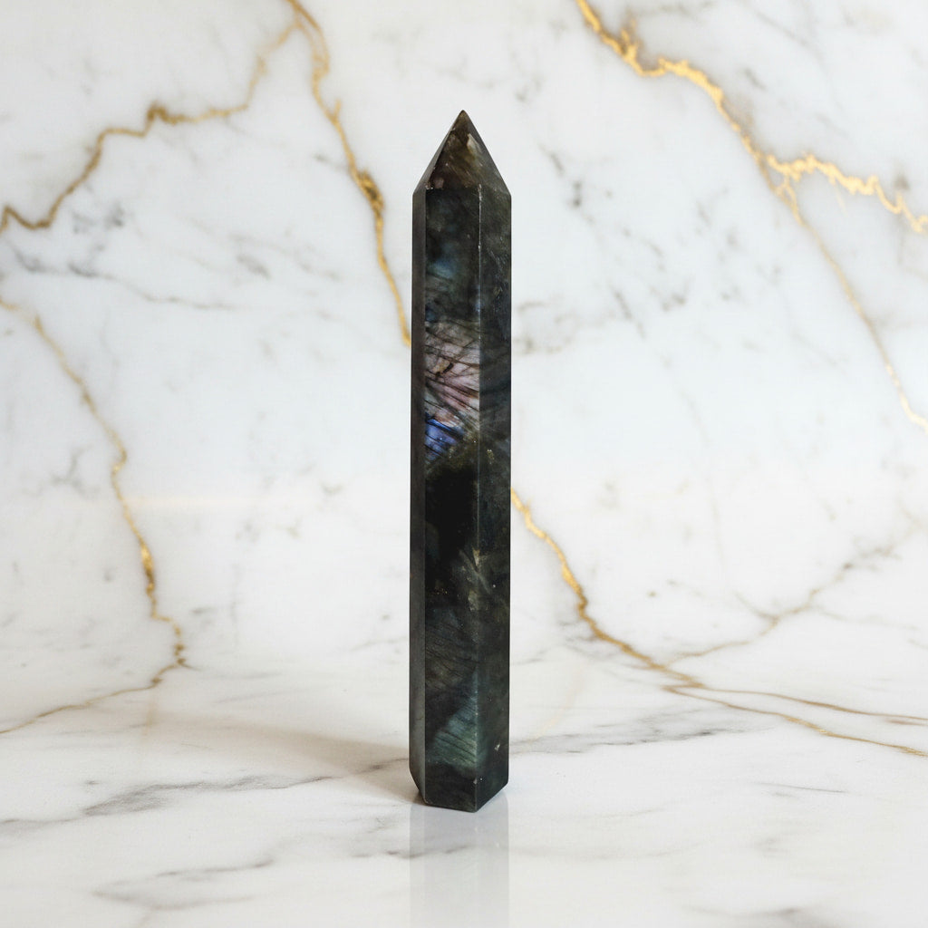 Labradorit Obelisk – Kreativität & Leidenschaft CrystalScents