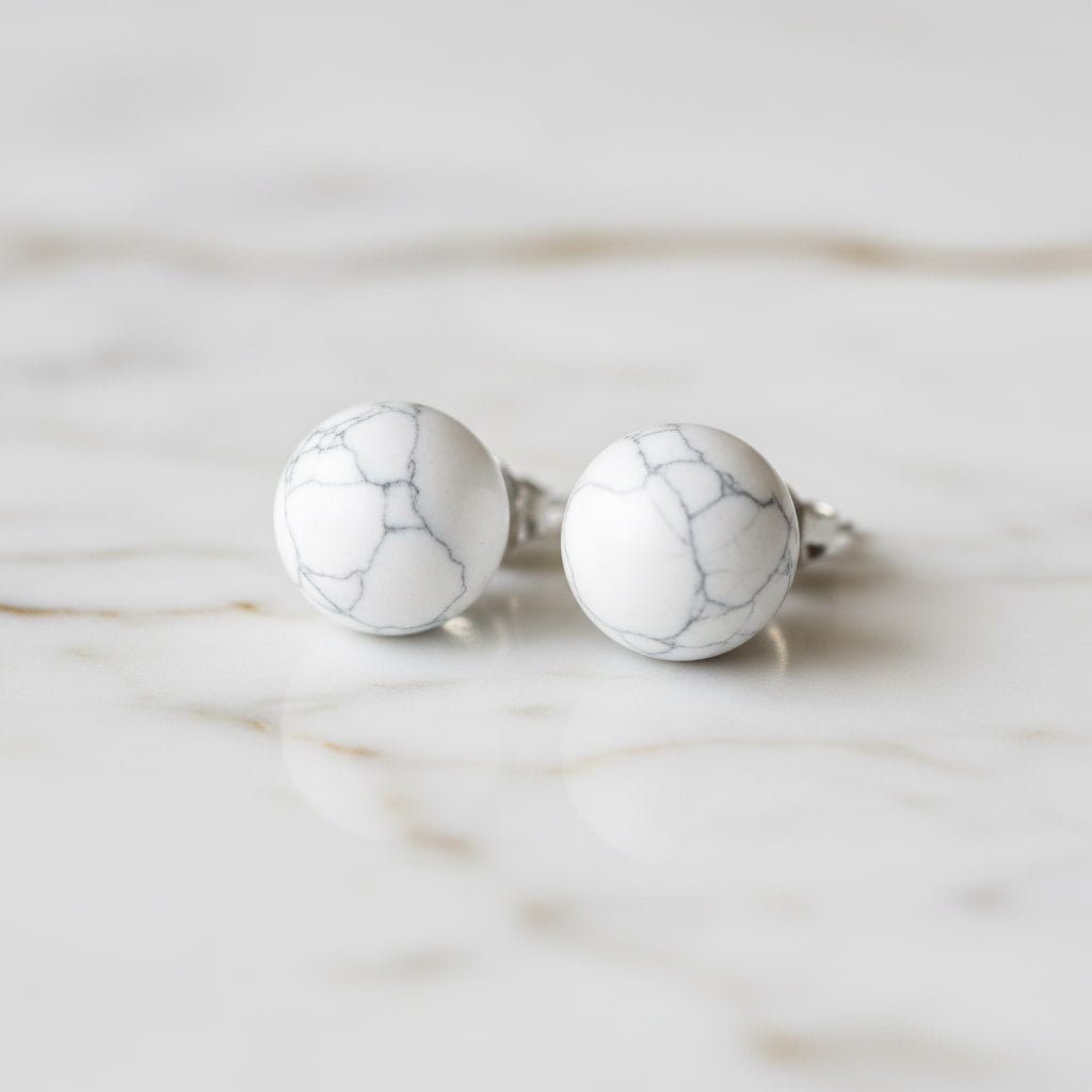 Howlit Ohrstecker – Zarte Eleganz & natürliche Ruhe CrystalScents
