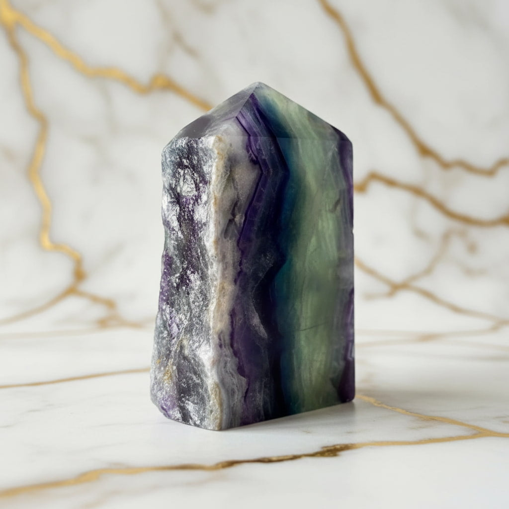 Fluorit Obelisk – Naturjuwel für Wohnräume CrystalScents