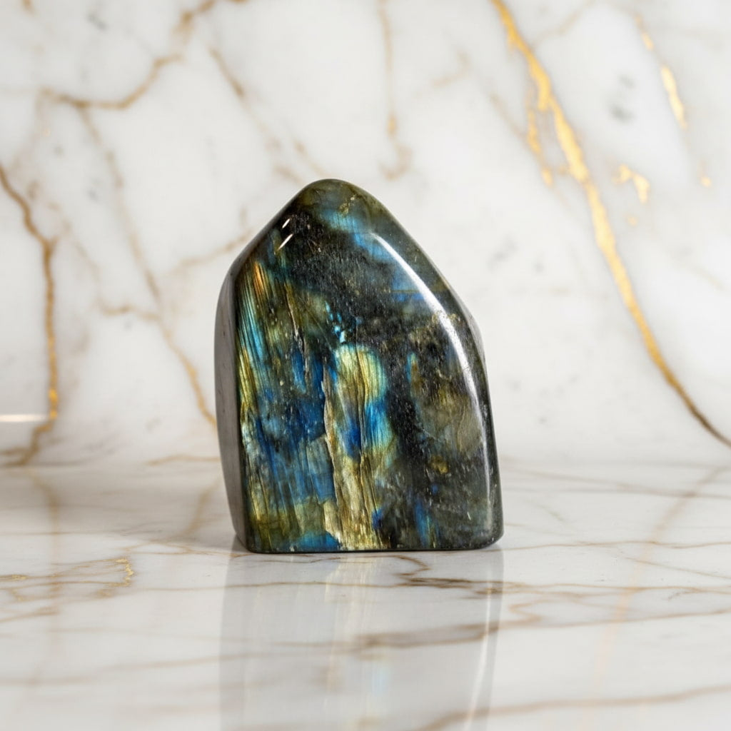 Labradorit Freiform – mit magischem Lichtspiel CrystalScents