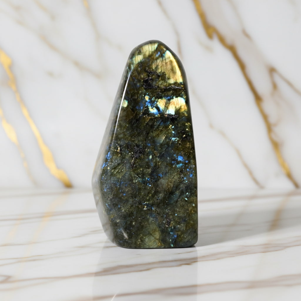 Labradorit Freiform – Harmonie & Lebensfreude CrystalScents