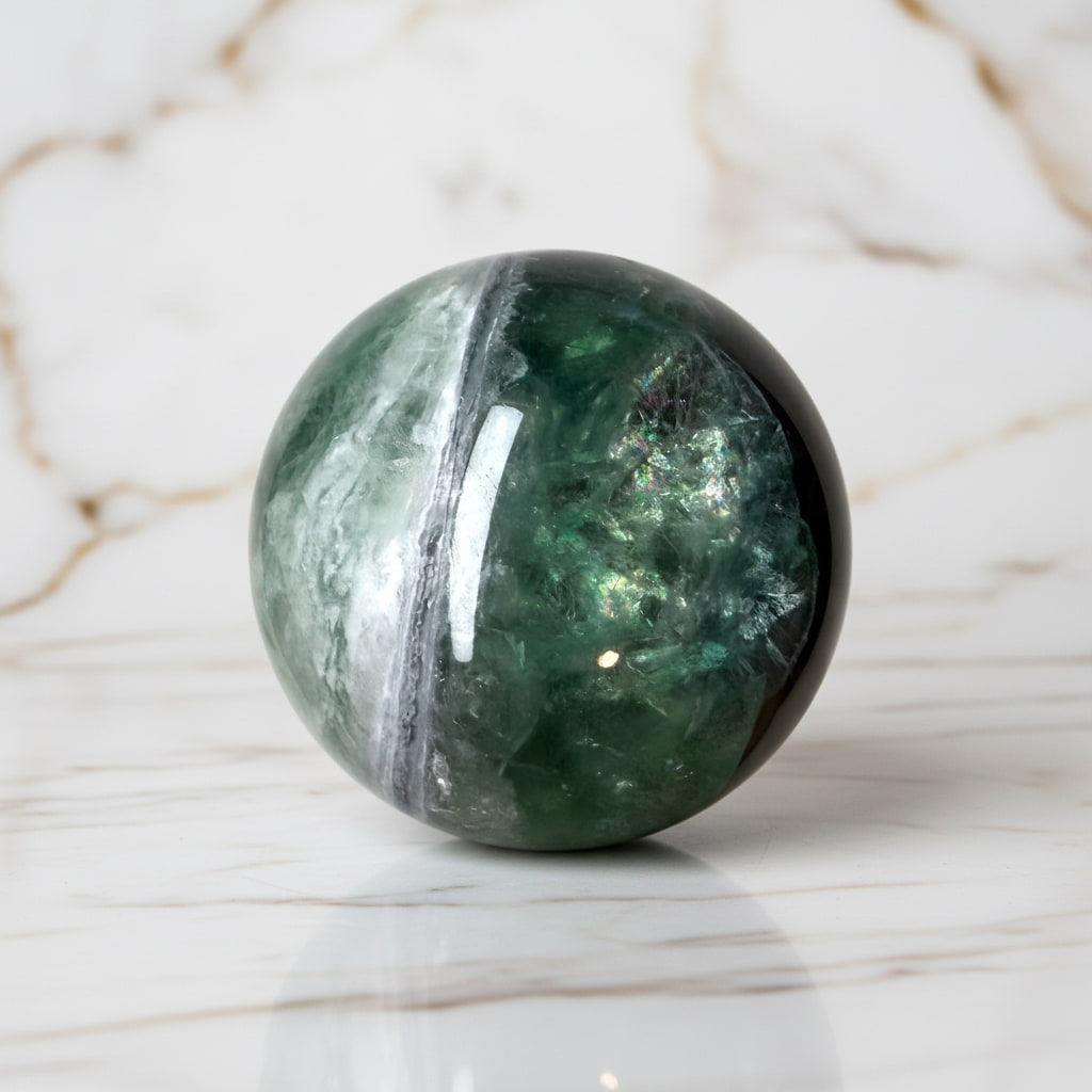 Fluorit Kugel – Magisches Naturwunder CrystalScents