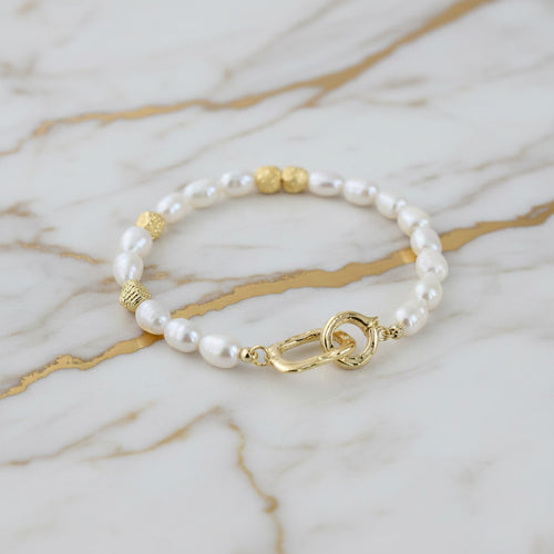 Perlenarmband mit Goldelementen - Zeitlos elegant CrystalScents