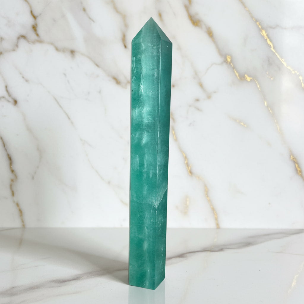 Fluorit Obelisk – Strahlendes Statement CrystalScents