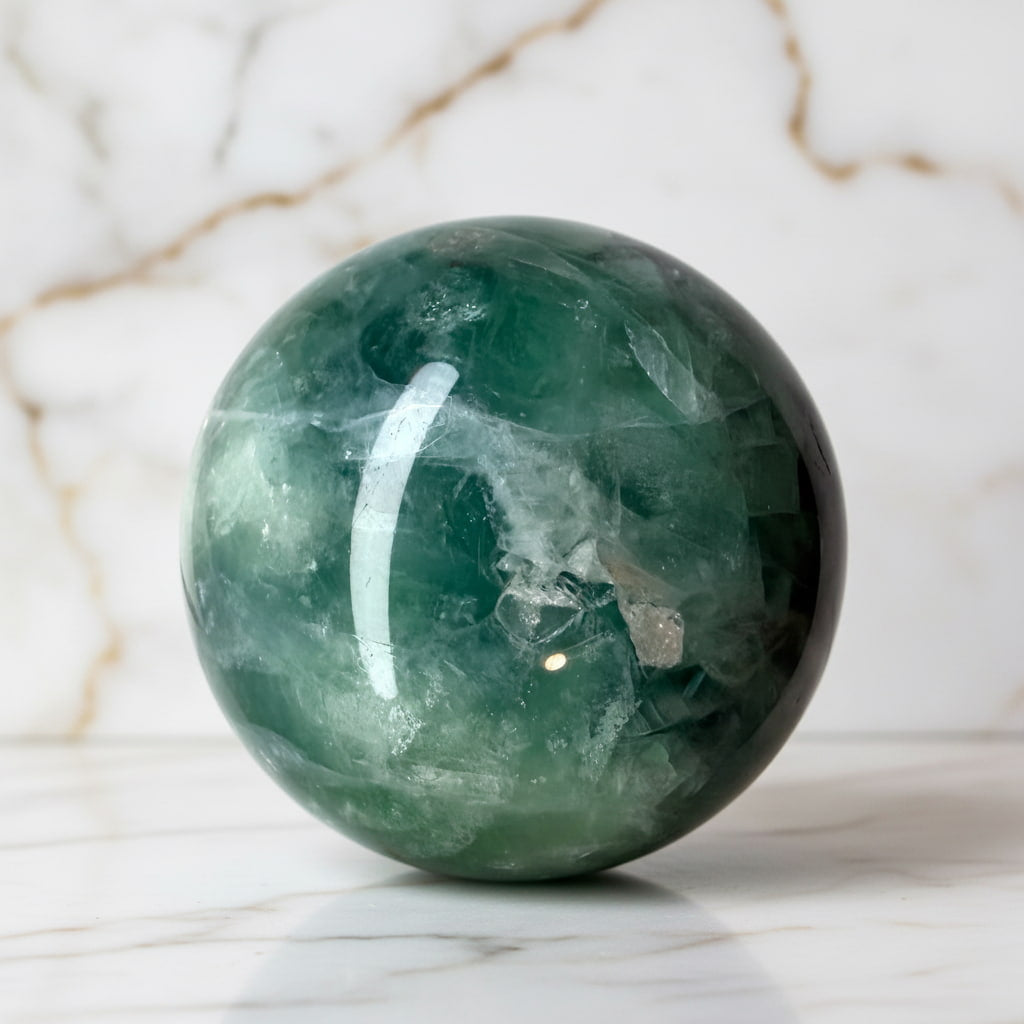 Fluorit Kugel – Balance & Kraft CrystalScents