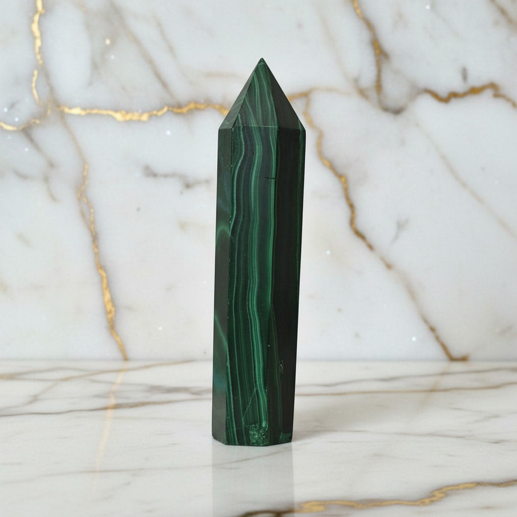 Malachit Obelisk – Unikat mit faszinierender Maserung CrystalScents