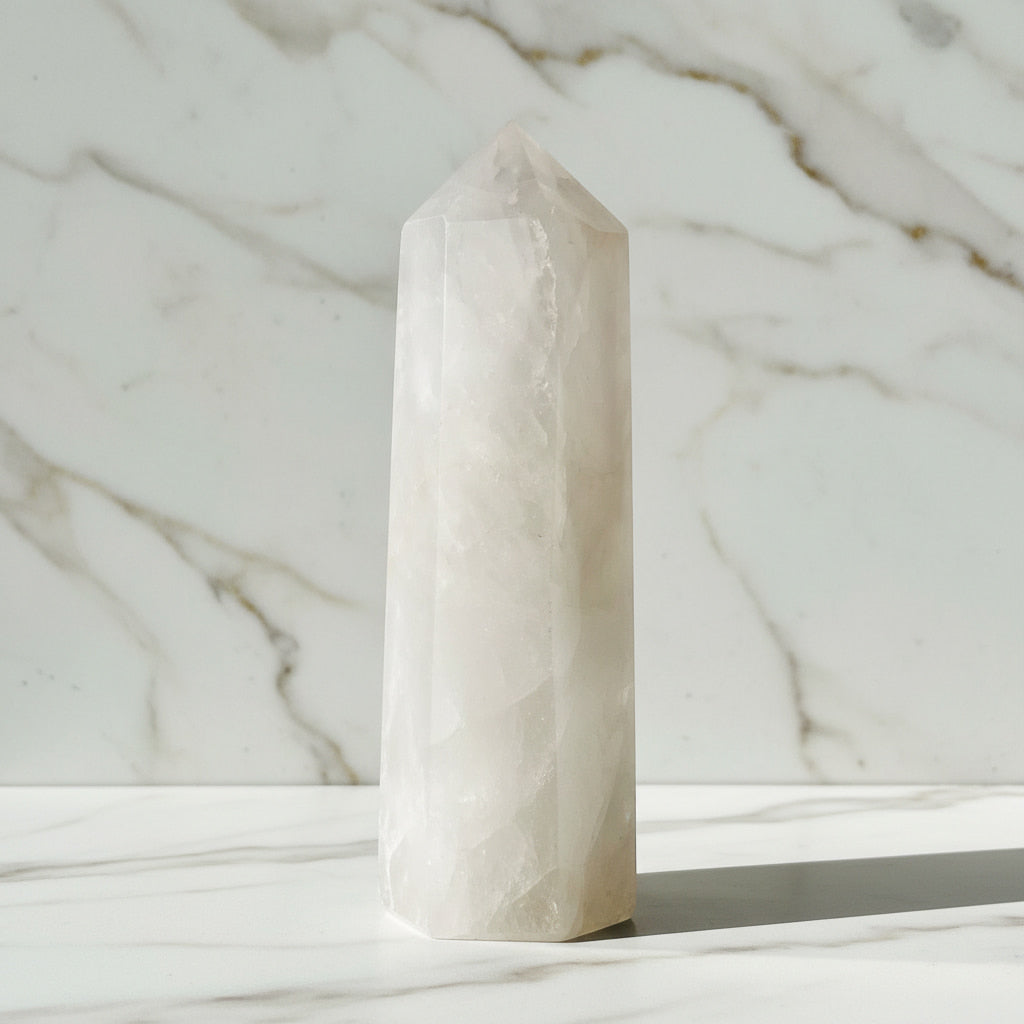 Großer Bergkristall Obelisk - für positive Energie CrystalScents