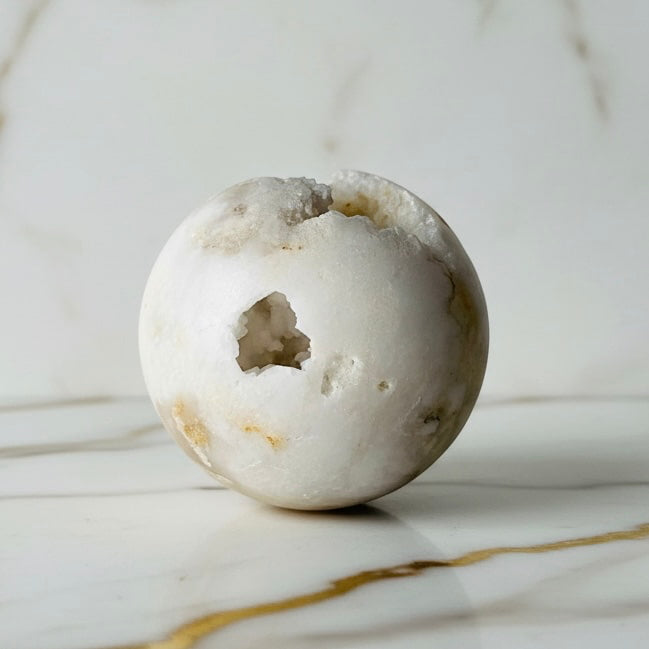 Achat Kugel Weiß – Funkelndes Naturjuwel mit Druzy-Kristallen CrystalScents