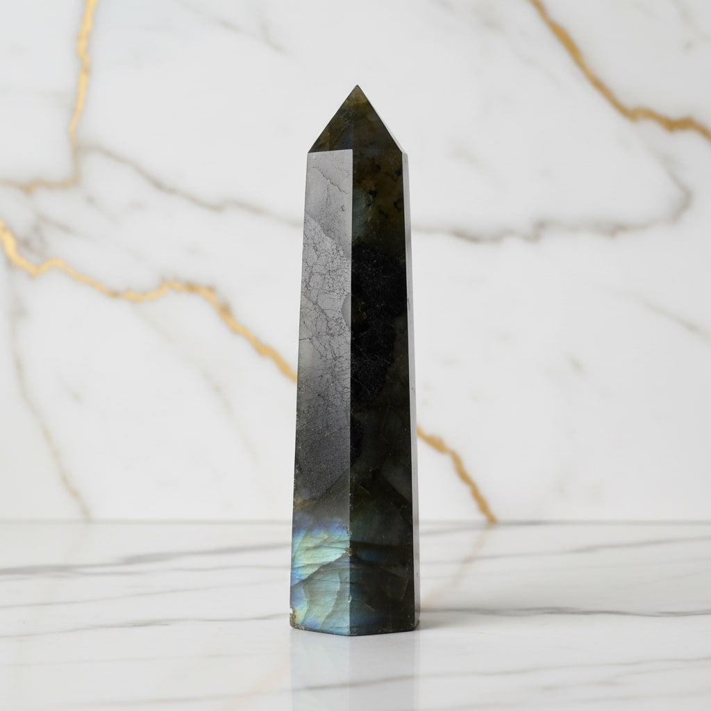 Labradorit Obelisk – Achtsamkeit & Schutz CrystalScents