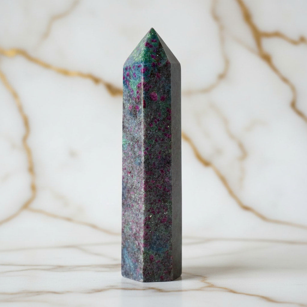 Cyanit Obelisk – Symbol für Ruhe & geistige Klarheit CrystalScents
