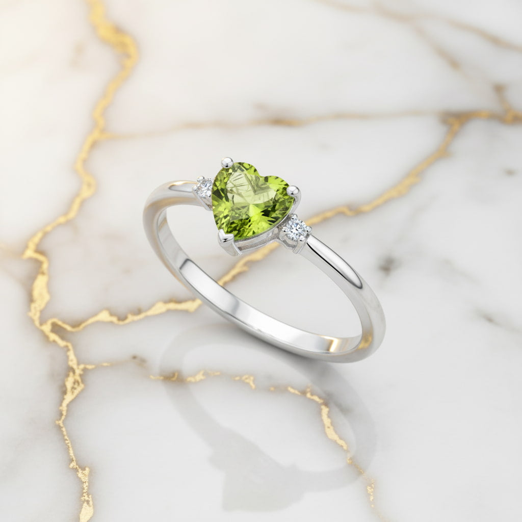 Peridot Ring - Eleganz & Erneuerung CrystalScents
