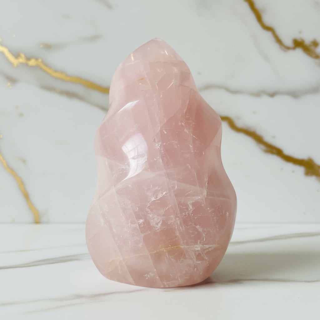 Große Rosenquarz Flamme – Ausdrucksstarkes Naturjuwel CrystalScents