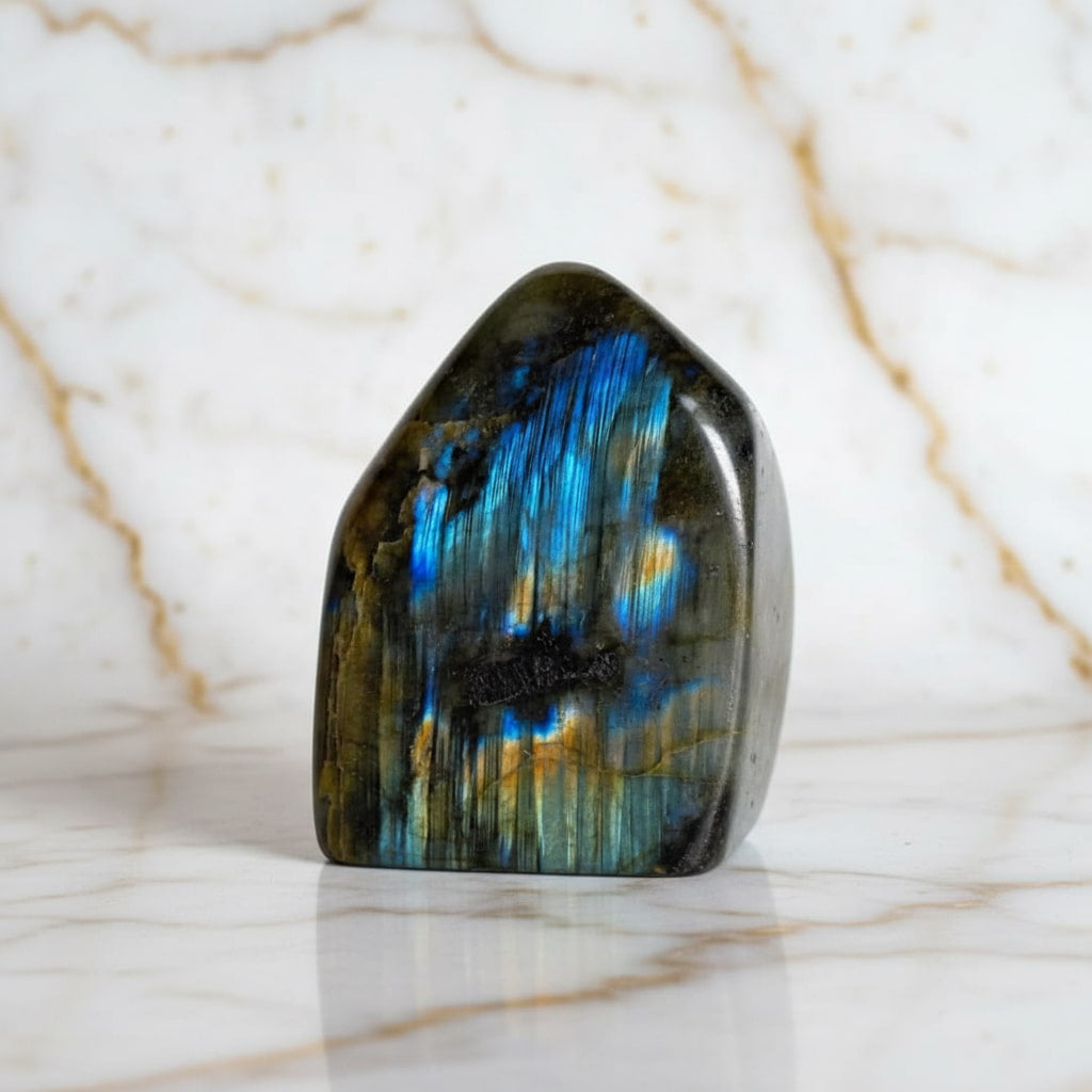 Labradorit Freiform – mit magischem Lichtspiel CrystalScents