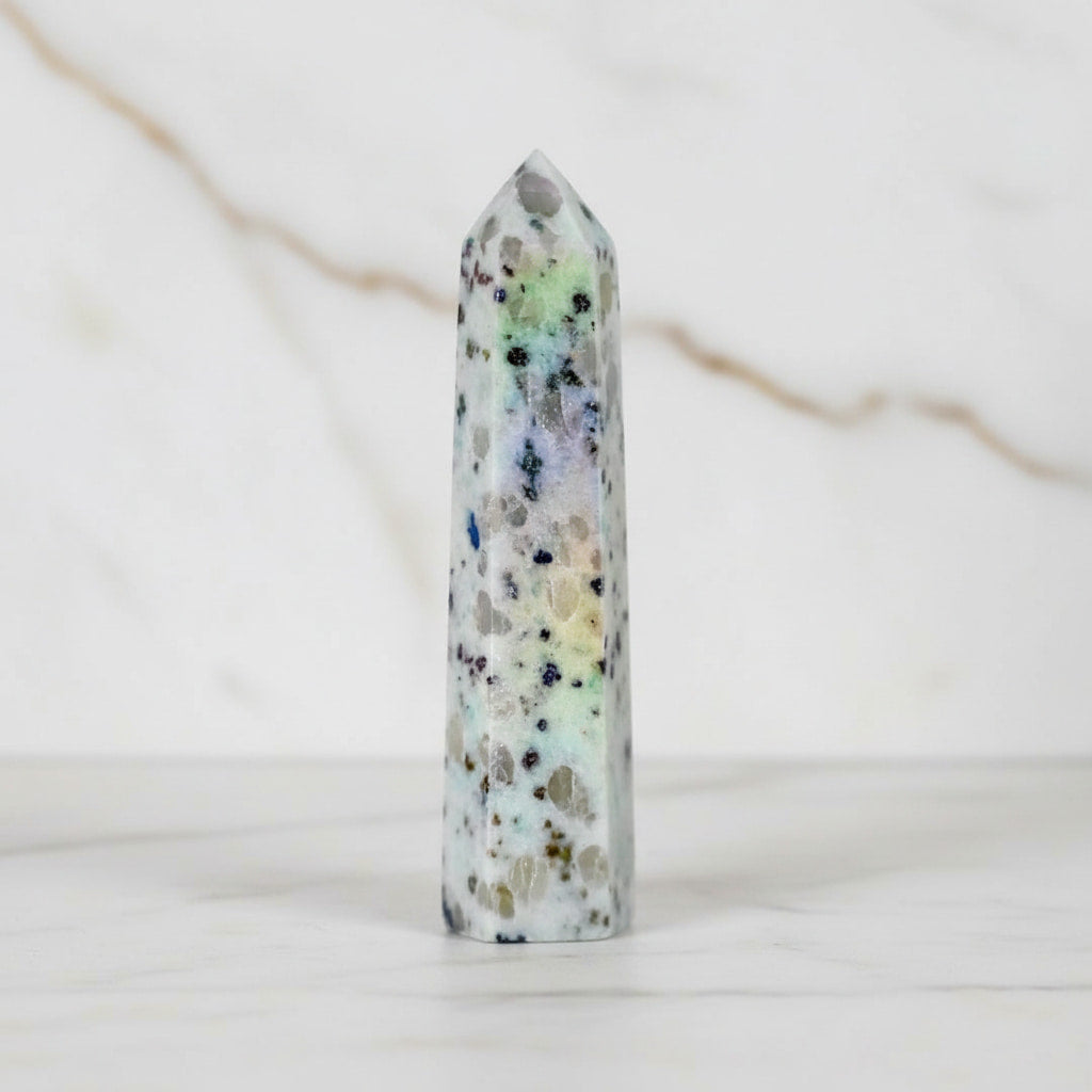Jaspis Aura Kiwi Obelisk - Voller Magie CrystalScents