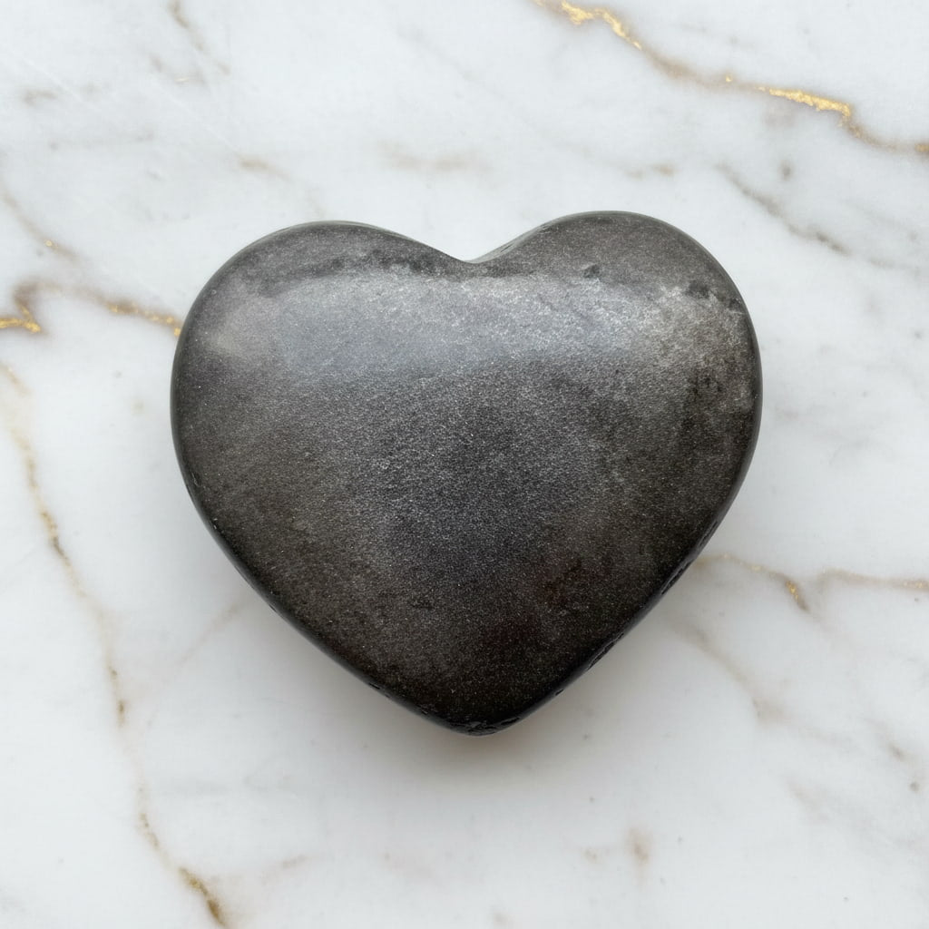 Silber Obsidian Herz – Schimmerndes Naturstück CrystalScents