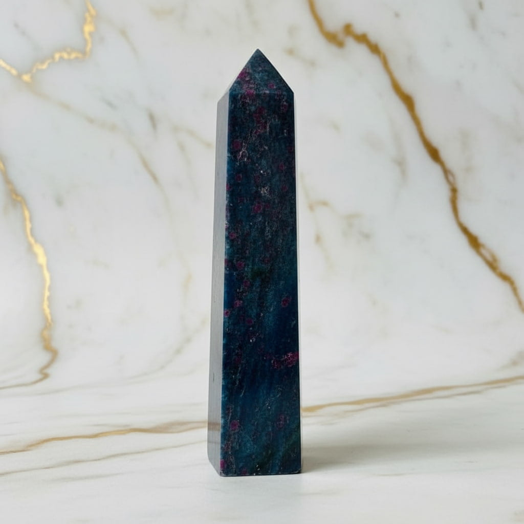 Cyanit Obelisk – für Meditation & Raumdeko CrystalScents