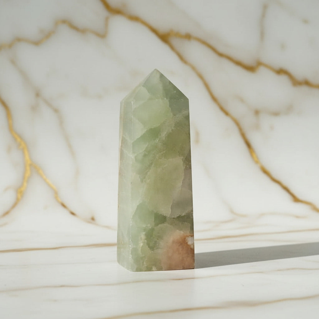 Calcit Obelisk – Beruhigende Ausstrahlung CrystalScents