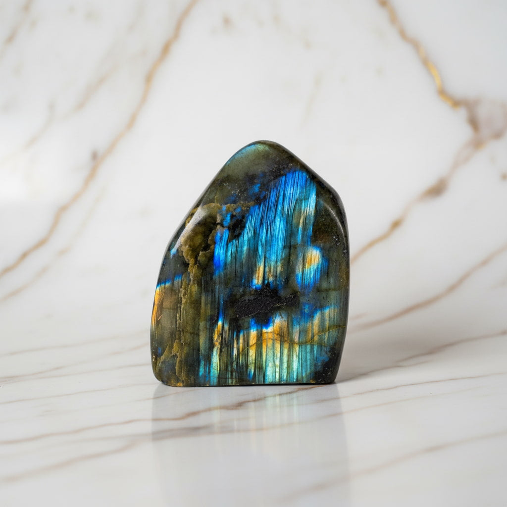 Labradorit Freiform – mit magischem Lichtspiel CrystalScents