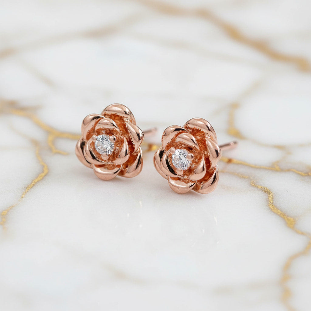 Ohrstecker - Roségold mit filigraner Rosenform CrystalScents