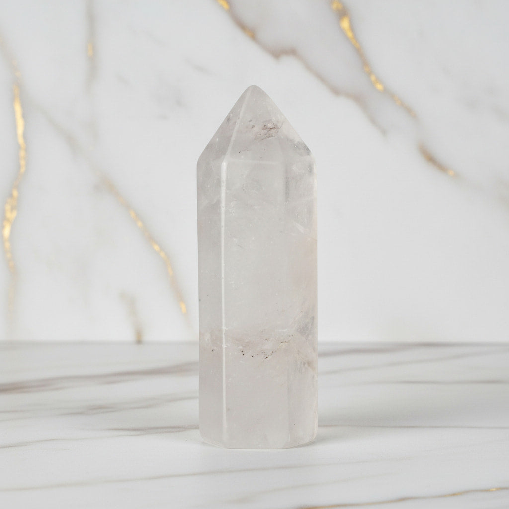 Mini Bergkristall Obelisk - stilvolles Schmuckstück CrystalScents