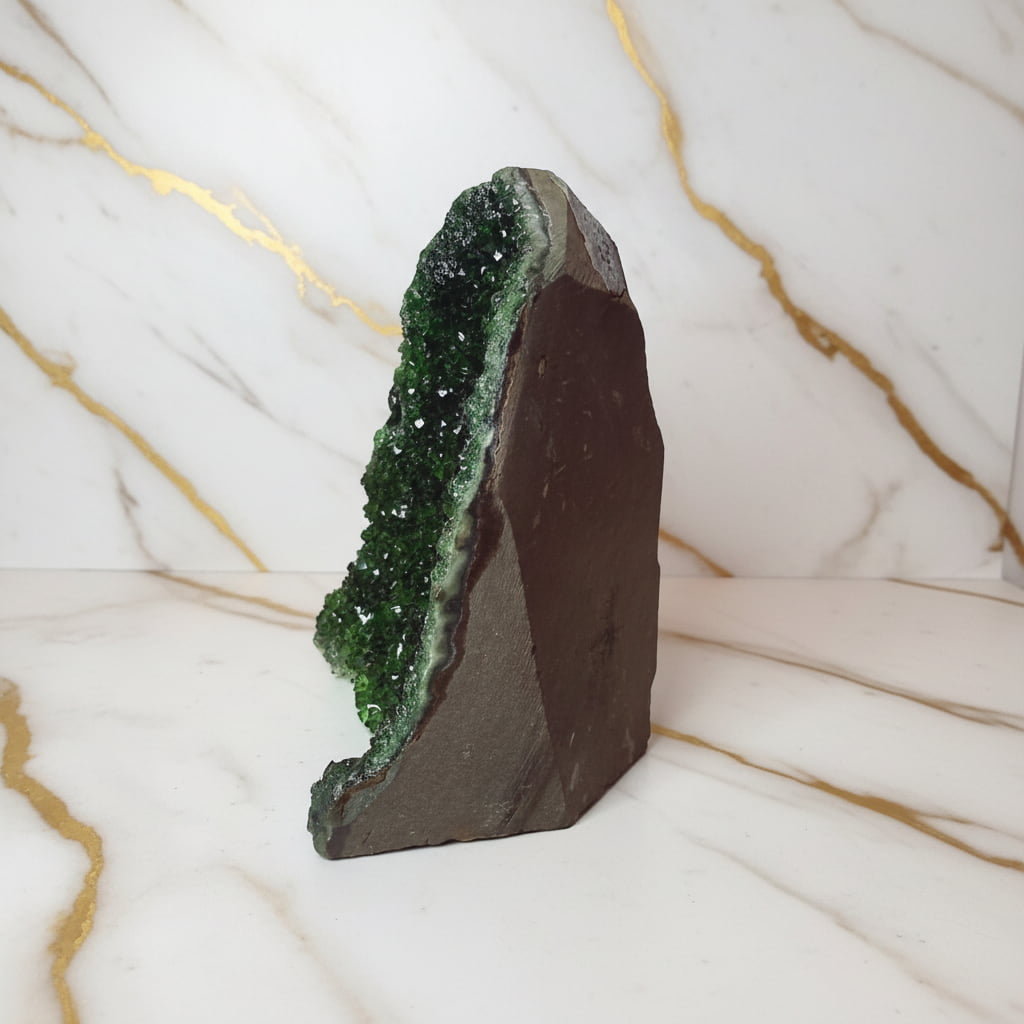 Grüne Amethystdruse – Leuchtend Highlight voller Farbe CrystalScents