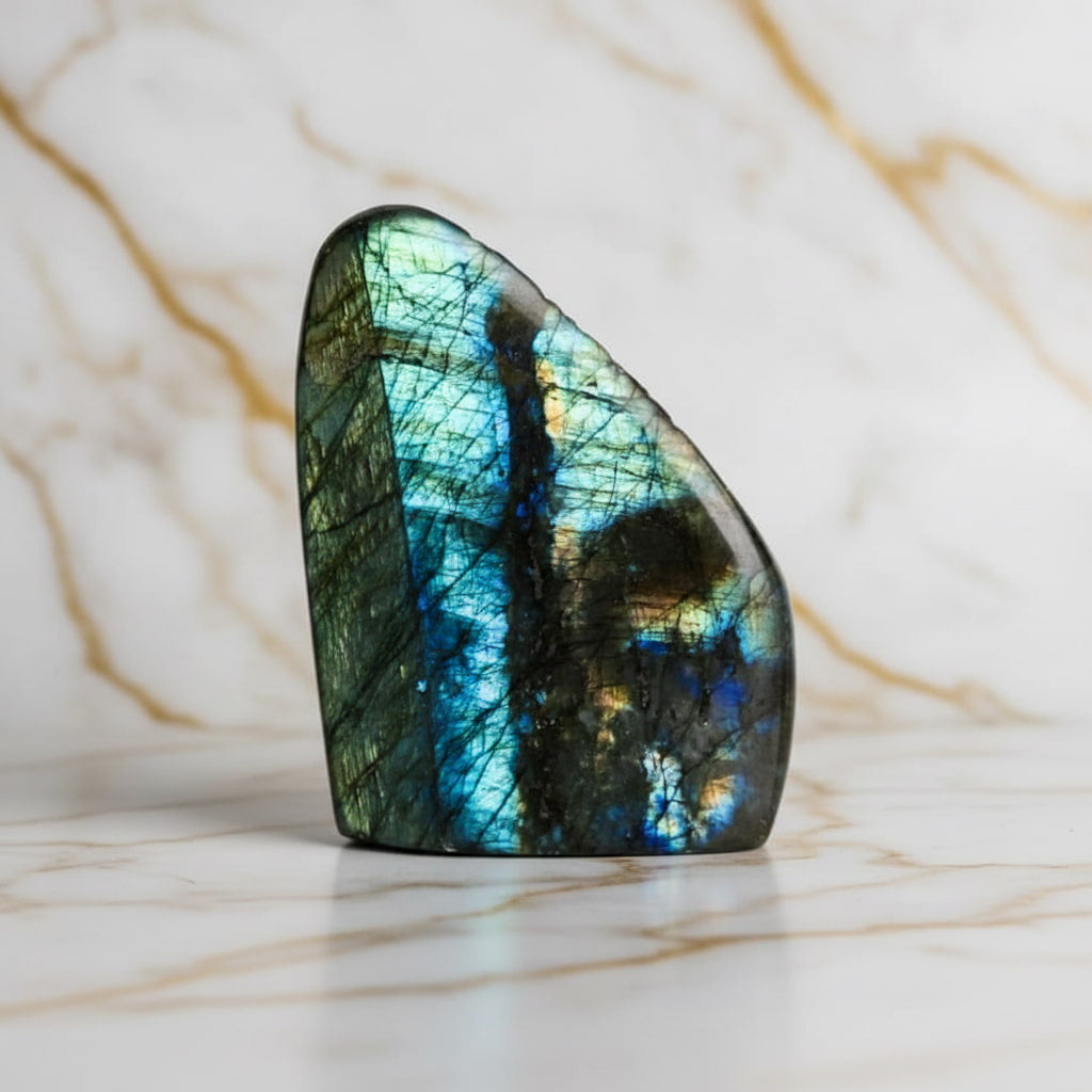 Labradorit Freiform – Mystische Aura CrystalScents