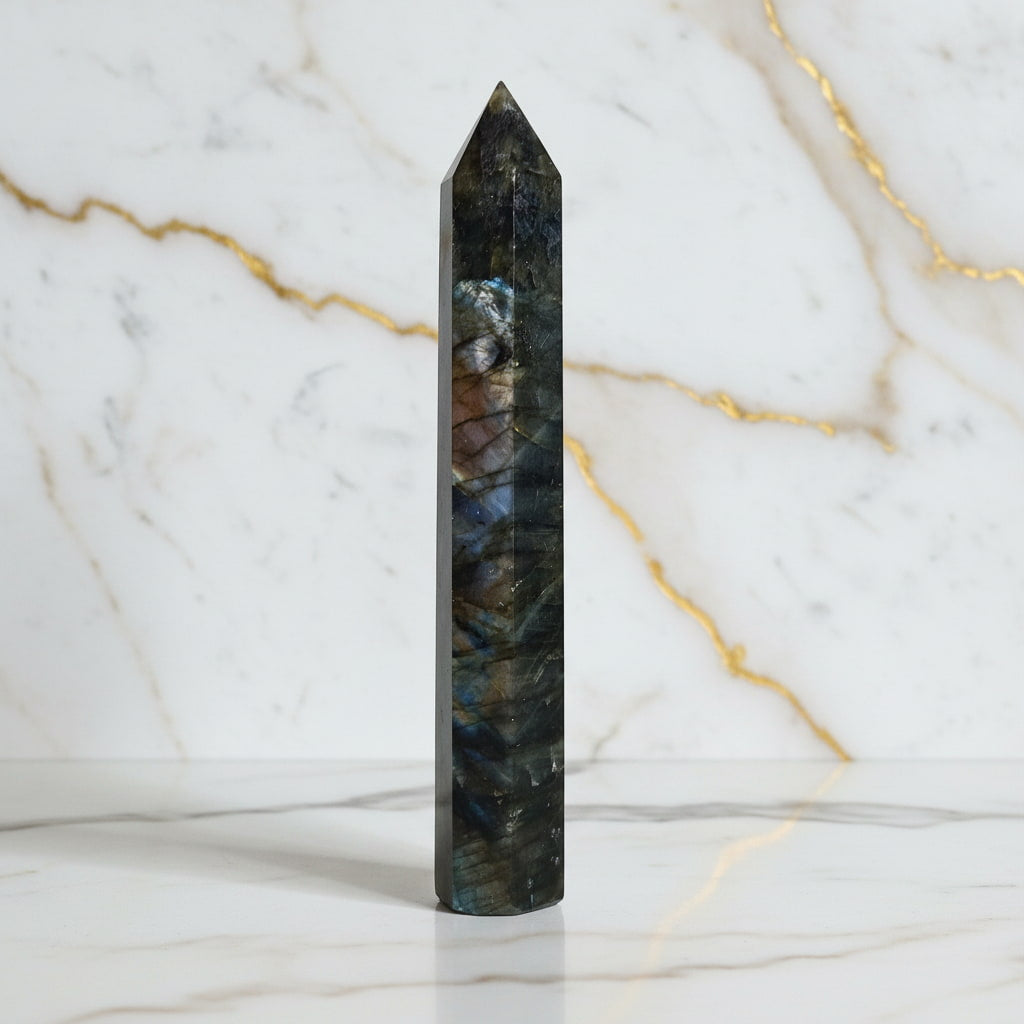 Labradorit Obelisk – Kreativität & Leidenschaft CrystalScents