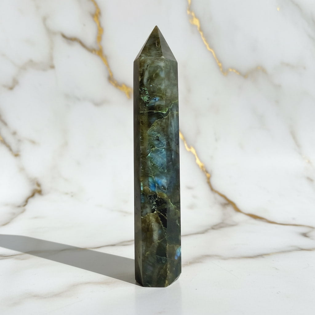 Labradorit Obelisk – Kreativität & Selbstvertrauen CrystalScents