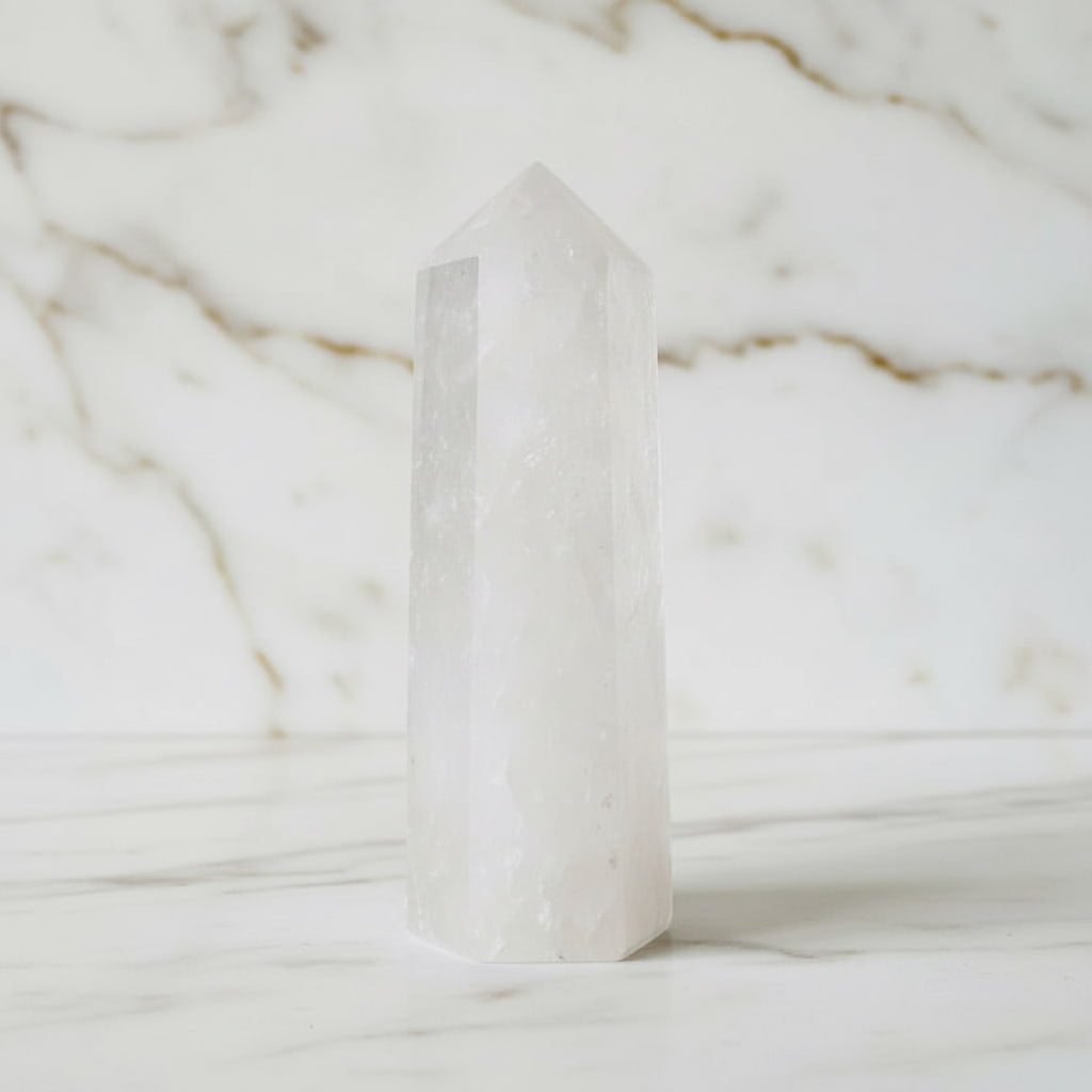 Großer Bergkristall Obelisk – Natürliche Quelle der Klarheit CrystalScents