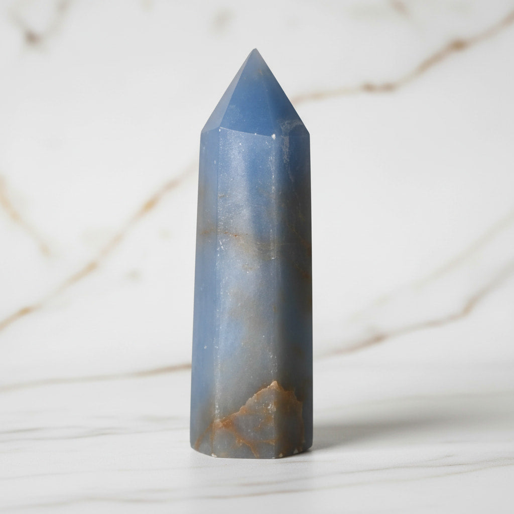 Angelit Obelisk - Himmelblauer Seelenstein CrystalScents