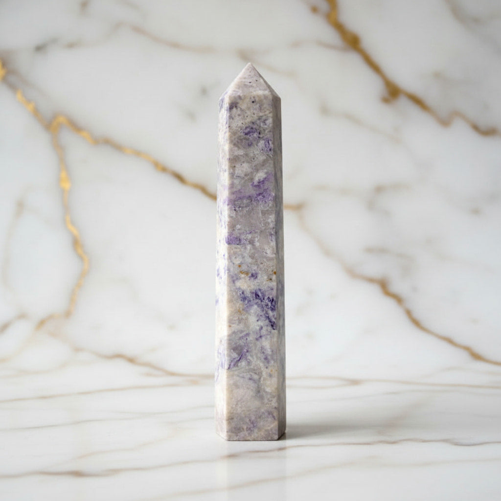 Charoit Obelisk – Energie & Stärke CrystalScents