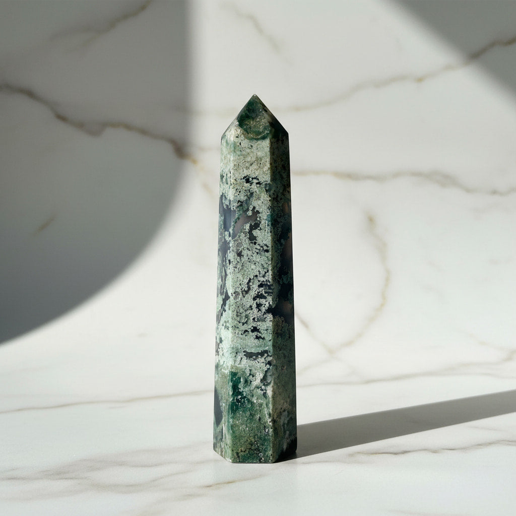 Moosachat Obelisk – Grünes Kristallhighlight CrystalScents