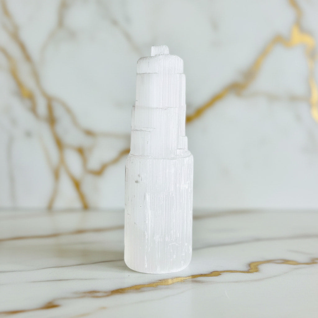 Selenit Turm – Kraftvolles Naturstück CrystalScents