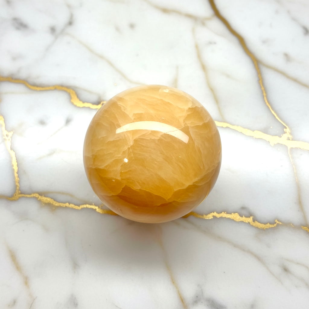 Calcit Kugel - Freude & Licht CrystalScents