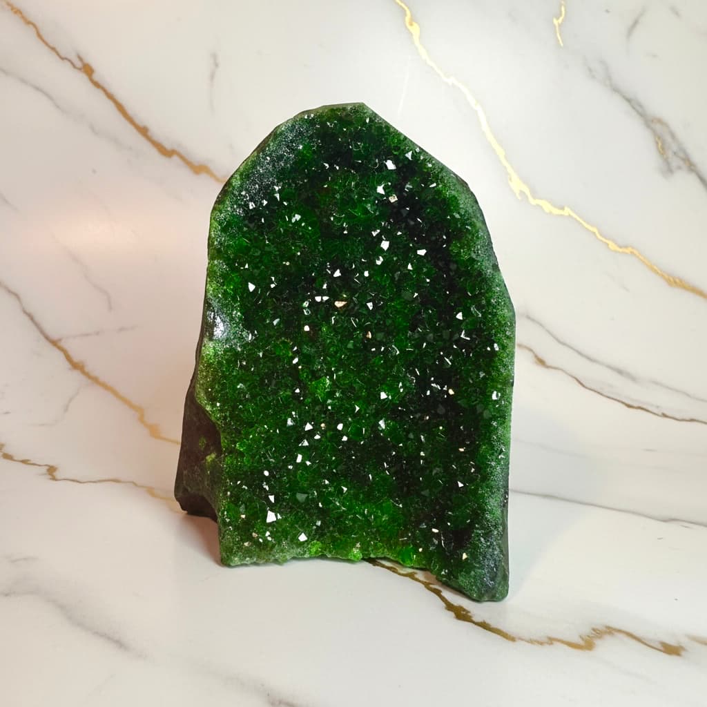 Grüne Amethystdruse – Leuchtend Highlight voller Farbe CrystalScents