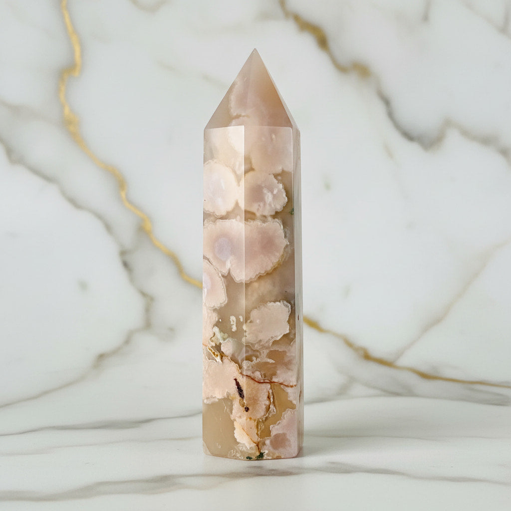 Kirschblüten Achat Obelisk - in zarten Rosa-Tönen CrystalScents