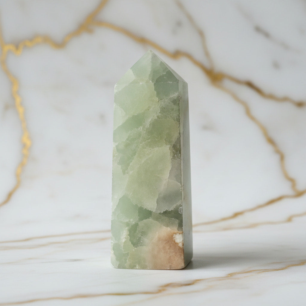 Calcit Obelisk – Beruhigende Ausstrahlung CrystalScents