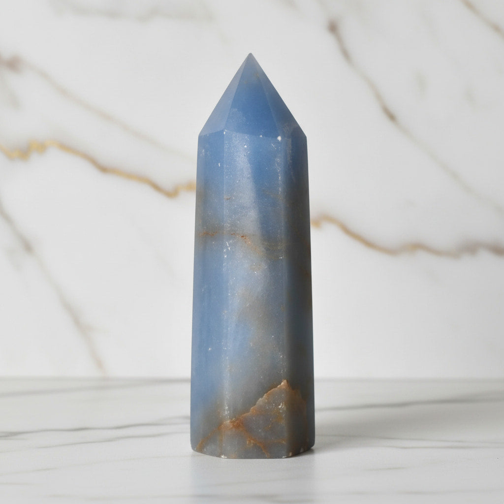 Angelit Obelisk - Himmelblauer Seelenstein CrystalScents