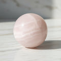 Calcit Kugel Rosa - Geborgenheit & innere Balance CrystalScents