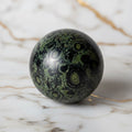 Kambaba Kugel – Pfauenauge Naturstein für Ruhe & Balance CrystalScents