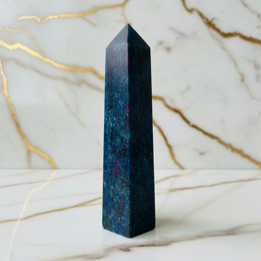 Cyanit Obelisk – für Meditation & Raumdeko CrystalScents