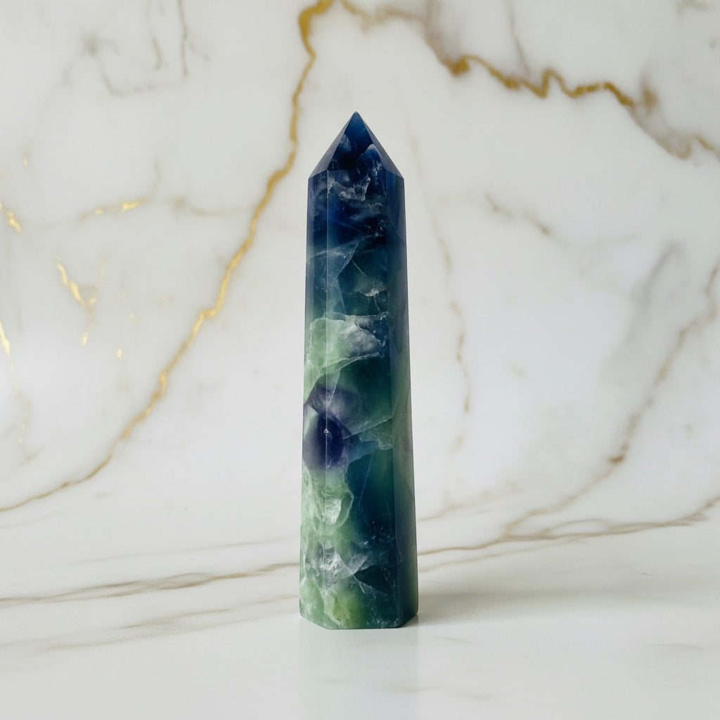 Fluorit Obelisk – Dekorativer Kristall fürs Zuhause CrystalScents