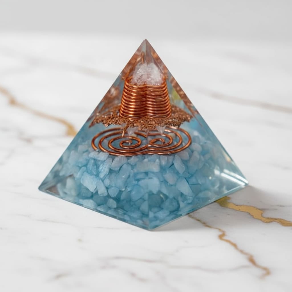 Orgonit Pyramide - Hellblau mit Doppelender CrystalScents